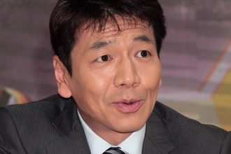 《年収10億円越え》上田晋也　“尖りすぎ芸人”を“レギュラー11本司会者”に変えた「年下妻のアドバイス」