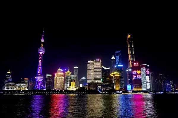 悲劇の新入社員…恋人社長は詐欺師、入社した会社は倒産していた