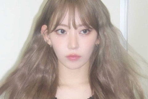 「上と下の露出の差に驚いた」28歳韓流アイドル “超ミニ”スタイルに衝撃の声…過激化するファッション