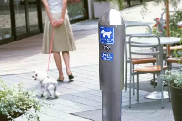 「注目集める“犬用水洗トイレ”設置の裏にあった深刻な尿害＆マナートラブル」の画像