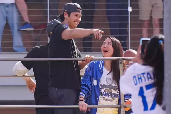 大谷翔平　親子でハマるハンカチ色遊び！1歳の愛娘が手を叩いて喜ぶ「嬉しい色」