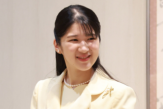 「美しさ爆上がり」愛子さま　書道展での「凛としたお姿」に絶賛の声多数　胸元には隠れた“ハート形”が