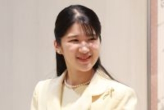 「美しさ爆上がり」愛子さま　書道展での「凛としたお姿」に絶賛の声多数　胸元には隠れた“ハート形”が