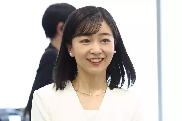 《ご公務では相応しくないの指摘も》佳子さま　注目集めた“ボディラインくっきり”ワンピースに擁護の声、海外王室では「スタンダード」か