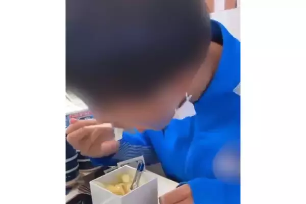 「はま寿司」“ガリ直食い”動画で広がる犯人特定…拡散された学校は「全校生徒が怖がっている」