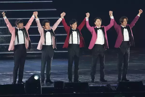《嵐番記者座談会》ライブで最も下着を着替えるメンバーは？「オフの日も嵐だった」感激した大野智からの“感謝の手紙”