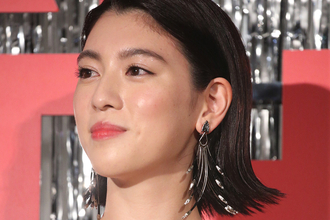 「ない方が全然いい」三吉彩花　大胆衣装で“がっつり背中タトゥー”見せに一部から拒否感も…“タトゥー後進国”日本で貫く「隠さない意志」