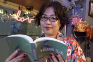 “推し”の急逝を機に、44歳から韓国語勉強→51歳で字幕監修者になった女性「やりたいと思ったら、どんどんやっていい」