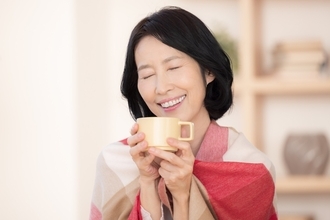 《寝る前に食べると効果的な“食材”、飼うべき“ペット”が明らかに》認知症を予防する習慣10選