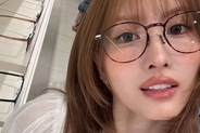 「1人だけ浮いてる」TWICE・モモ　登壇イベントでのハプニング対応が一部で“態度悪い”と波紋も…擁護の声も多いワケ