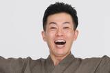 「ごぼう先生が動画で解説！「50代からの不調解消体操」【胃腸バテ解消 ももあげパン！体操】｜介護界のアイドル」の画像1