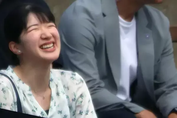 《両陛下と離れたお席で…》愛子さま　“幼なじみの男の子”と「輝く笑顔の親密交流25分間」