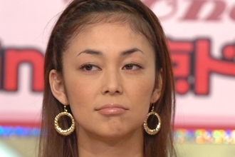 《全盛期では考えられない姿》消えた元バラエティ女王　無期限休養→事務所解雇→タオル1枚の6分“脱ぎ”ロケの現実