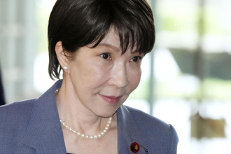 「ふざけた動画」鈴木農水大臣の“いちご仮装“ムービーが物議…高市政権の広報費“10倍超要求“報道で批判加熱