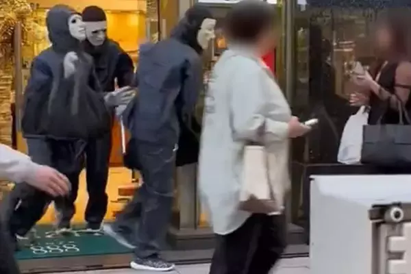 ドアを閉めて犯人に対峙…銀座ロレックス強盗事件での“一般女性”の行動に「勇敢」と相次ぐ称賛、一部で危険性指摘する声も