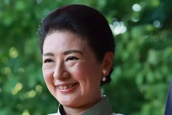「これは思いつかない」「すごい着眼点」雅子さま　オランダの“華やか花柄ジャケット”の「意外なリンクコーデ相手」