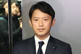 「「浮いている」と批判の声も…兵庫県・斎藤知事　パレードでの「テニスコスプレ」で“イケイケ”パフォーマンスが波紋、会見で語った“意義”」の画像1