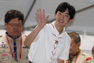 《「悠仁さまかっこいい～！」の声も》悠仁さま　手を振られるたびに歓声が…広島ご訪問で光った“フィーバー”の兆し