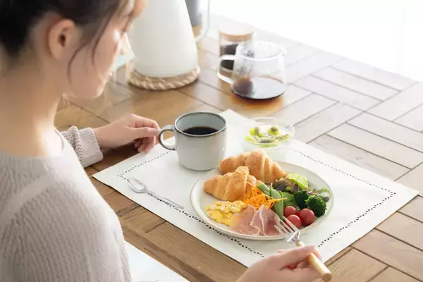 野菜を先に食べるべき？マーガリンよりバター？実は間違っていた「病気を防ぐ食事習慣」10選