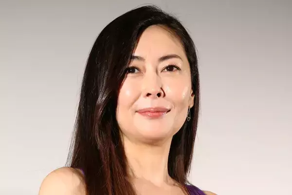 《妹・忍は墓探しに奔走》中山美穂さん　一周忌も解決見えない“金銭トラブル”実母との溝…長男が権利放棄で遺産も相続へ