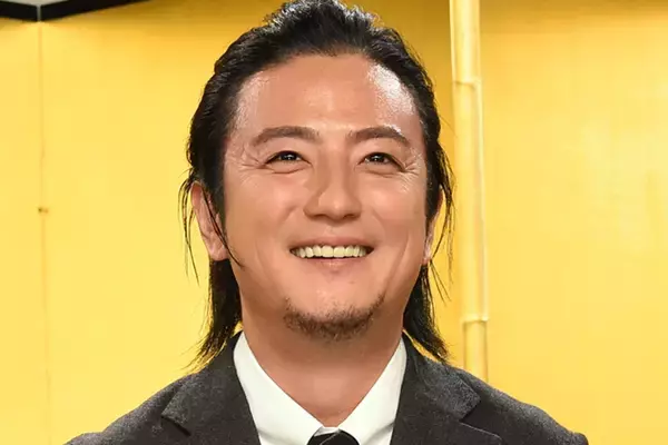 「禁止じゃなかった？」上地雄輔　NHK中継にも映り込み…大相撲を砂かぶり席で観戦も“ルール違反”が波紋