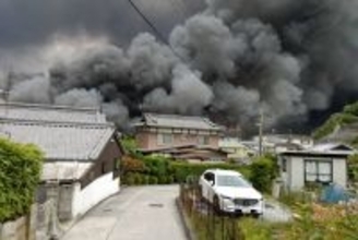 【呉市・船舶火災】「火元から10kmの駅前にも煙が」爆発音が何度も響き…近隣住民が明かした“衝撃の光景”