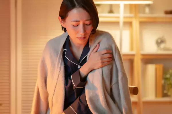 指を組むだけで寒さが即解消!?「簡単に冷え解消できる“指エクササイズ”」