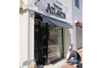 【被害額は1億円超】割れたガラスまみれ…広尾・ブランド品買取店の“壮絶”窃盗現場「プレミア品が根こそぎ」店長の嘆き