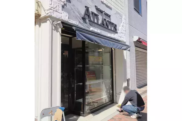 【被害額は1億円超】割れたガラスまみれ…広尾・ブランド品買取店の“壮絶”窃盗現場「プレミア品が根こそぎ」店長の嘆き