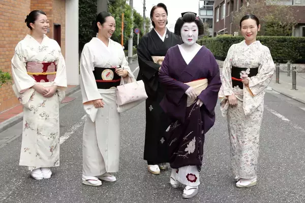 田中角栄はじめ歴代総理も通いつめて　芸者として初の旭日双光章を受勲した赤坂育子さん（85）