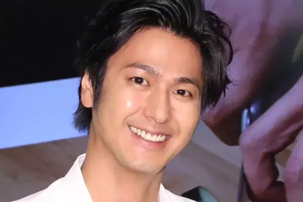 速水もこみち　20年以上所属した大手事務所から新鋭事務所への移籍にあった「妻・平山あやとの関係」