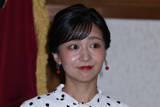 《軌道修正？》佳子さま　賛否呼んだ“ボディラインくっきり”ワンピース後に指摘されるお召し物の“変化”