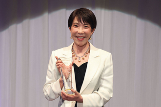 高市首相　ジュエリーベストドレッサー賞出席に止まぬ批判…15年前に公務理由に欠席した蓮舫氏との“差”
