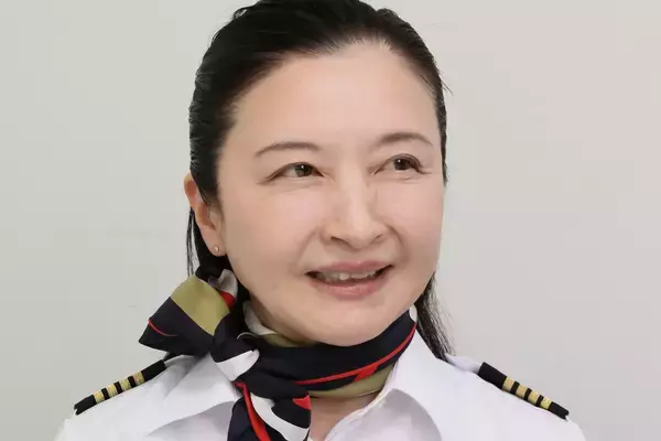 「ペダルに足が届くのか？」との偏見を一蹴！日本初女性機長が示した「女性こそパイロットに向いている理由」