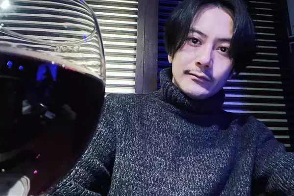 「心を傷つけるような状況作った」43歳人気俳優　元グラドルからの「子供の父親」告白にブログで謝罪も…報道には「困惑」表明で、SNSコメント欄も閉鎖