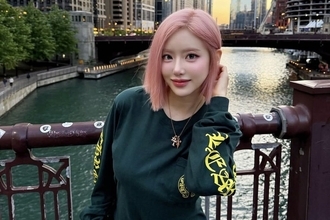 「見てる方が怖い」韓国の人気女性DJ　渋谷での“丸見えショット”公開も…転落ギリギリの屋上撮影にファン騒然