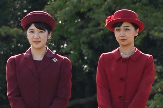 《“わざと”と勘ぐる声まで》佳子さま 園遊会での愛子さまとの“色被り批判”が的外れな理由