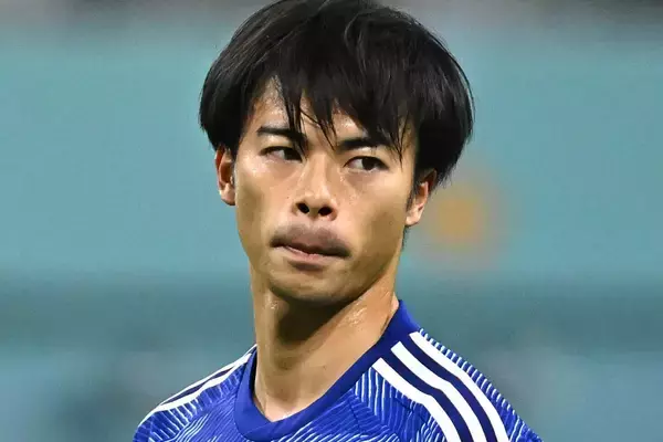 三笘薫は青ざめてボーッと立っていた…目撃者が語る人身事故後の“放心状態”