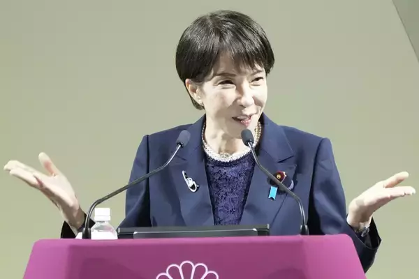 「悪い意味でサナエ劇場」識者が警鐘…天皇陛下の“おことばナシ”、先導役も格下げ…昭和100年式典で高市首相の「皇室軽視なふるまい」