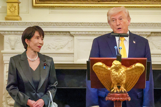 「流石にドン引き」高市首相　バイデン前大統領“揶揄”したホワイトハウス展示物に指さして笑顔…トランプ氏への“同調”ムーブが物議