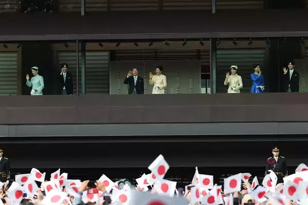 《愛子さま、佳子さま、悠仁さまがグループに》天皇皇后両陛下　一般参賀の“新しい並び方”に込められた「次世代への願い」