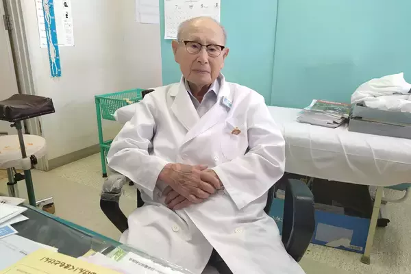 「自分がやるしかない、まあ宿命でしょう」熊本地震で被災した島の99歳現役医師　震災3日目に診療再開を決めた“覚悟”