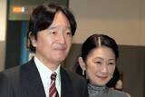 「「顔色が悪い」と心配の声も…秋篠宮さま　天皇皇后両陛下のお出迎えで再び見せられた“能面のような無表情”が波紋」の画像1