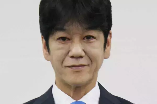 《口ひげ、ロン毛オールバックのイケオジに》義家弘介氏　明かした政界引退後の“劇的ビジュ変”のワケ「“昔に戻ったね”と言われます」