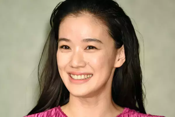 《『Tシャツが乾くまで』の蒼井優、松山ケンイチも》“昭和60年生まれ”俳優は演技派揃い…専門家が語る「二刀流世代」の強み