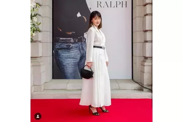 《下穿いてる？》“朝ドラ連続出演”女優　“攻めすぎ”コーデで魅せた進化…人気俳優夫の“ドSダメ出し”、初舞台挑戦で広がる”表現の幅”