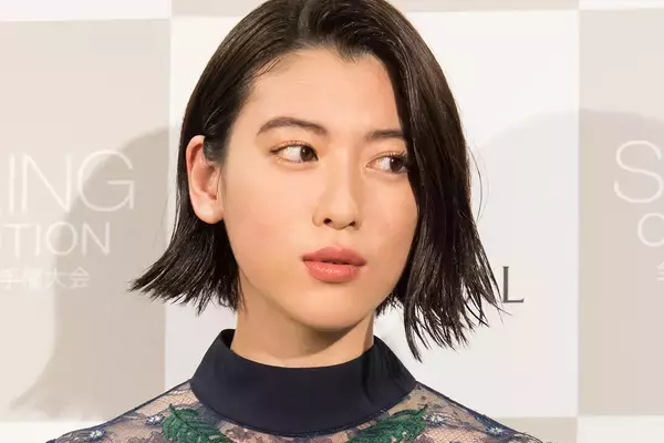 「日本に他にいるか？」三吉彩花　“ほぼ下着に革ジャン”姿にネット騒然…貫く独自ファッション