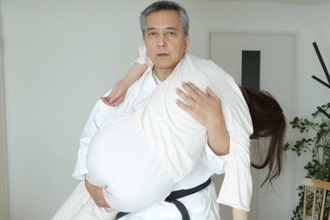 俳優・榎木孝明が伝授！女性を助ける「古武術介護」の心得