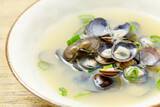「シジミ汁は二日酔いに効く？専門家伝授「俗説の本当のところ」」の画像1
