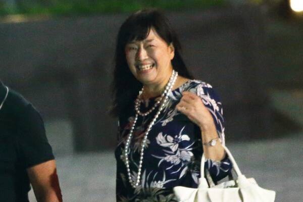 かたせ梨乃悩むシングル介護の重責 93歳両親の世話を一人で 19年8月1日 エキサイトニュース